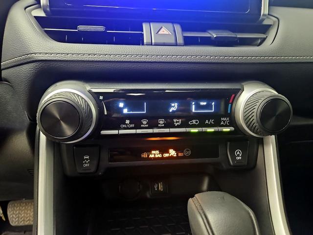 Photo of 2024 White Toyota RAV4