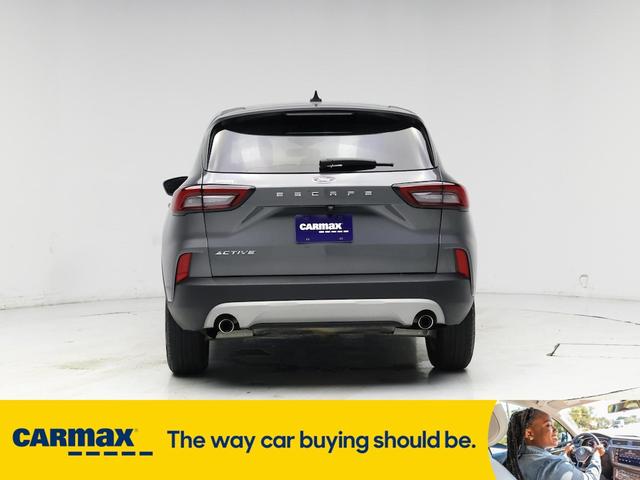Photo of 2023 Gray Ford Escape