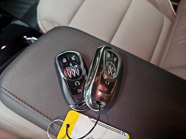 Photo of 2025 Gray Buick Envista