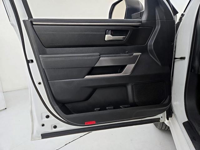Photo of 2022 White Toyota Tundra