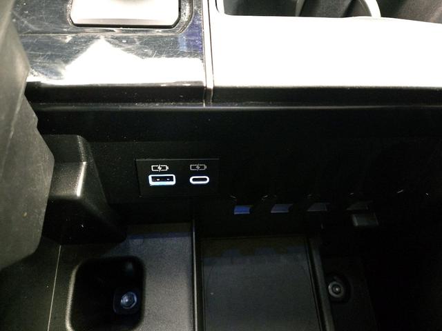 Photo of 2022 White Toyota Tundra