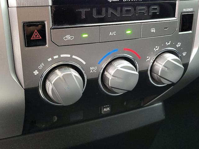 Photo of 2015 Gray Toyota Tundra