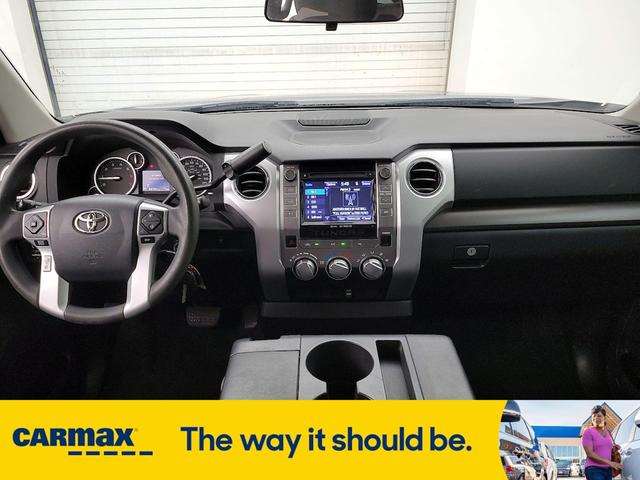 Photo of 2015 Gray Toyota Tundra