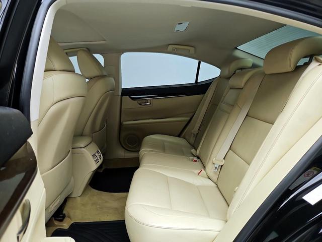 Photo of 2013 Black Lexus ES 350