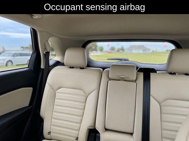Photo of 2024 Green Metallic Ford Edge