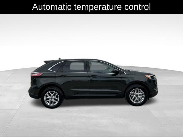 Photo of 2024 Green Metallic Ford Edge