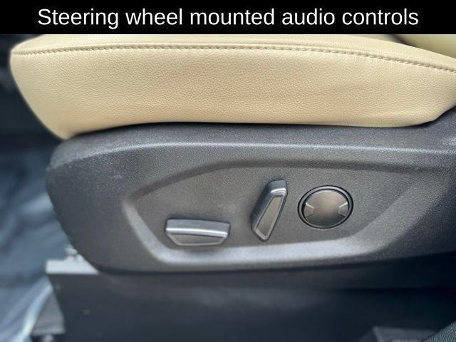 Photo of 2024 Green Metallic Ford Edge