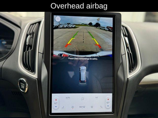 Photo of 2024 Green Metallic Ford Edge