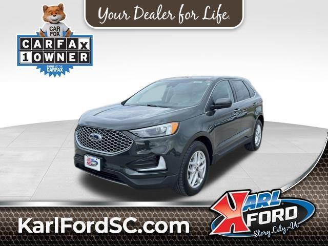 Photo of 2024 Green Metallic Ford Edge