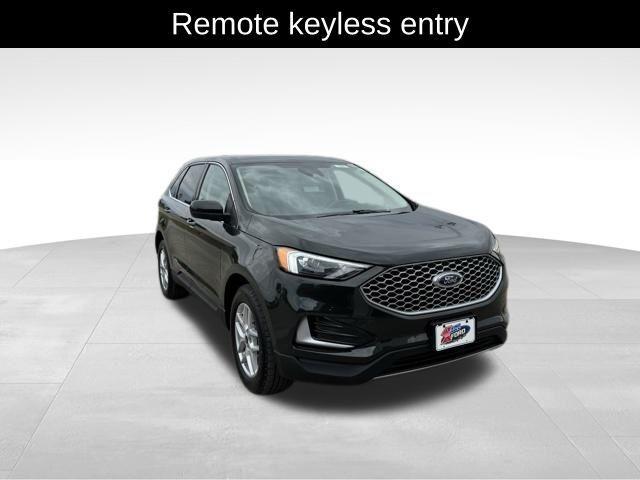 Photo of 2024 Green Metallic Ford Edge