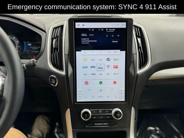 Photo of 2024 Green Metallic Ford Edge