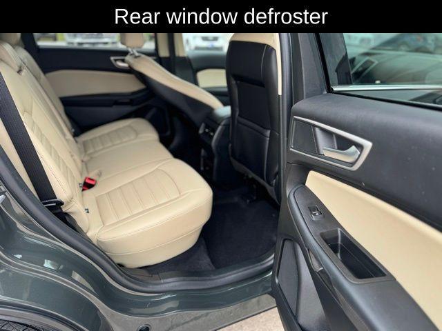 Photo of 2024 Green Metallic Ford Edge