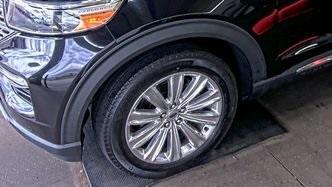 Photo of 2022 Agate Black Metallic Ford Explorer