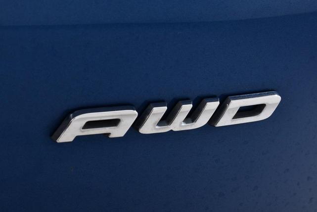 Photo of 2022 Atlas Blue Metallic Ford Edge