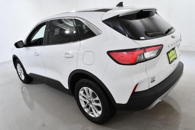 Photo of 2022 Oxford White Ford Escape