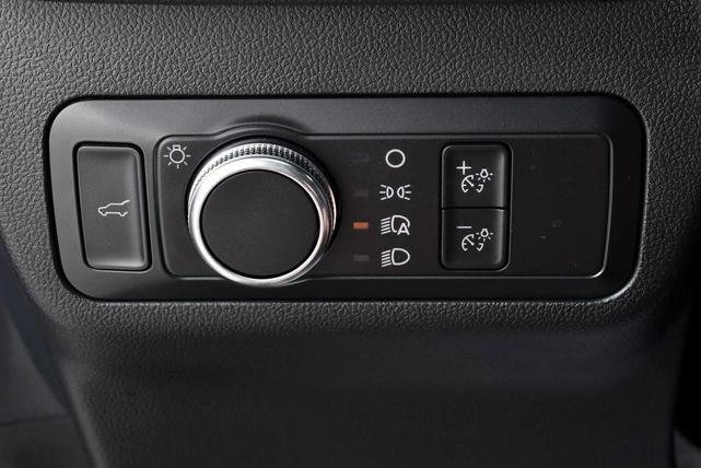 Photo of 2022 Oxford White Ford Escape