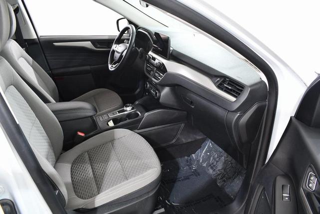 Photo of 2022 Oxford White Ford Escape