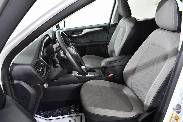 Photo of 2022 Oxford White Ford Escape
