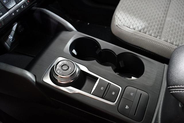 Photo of 2022 Oxford White Ford Escape