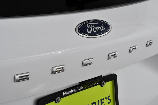 Photo of 2022 Oxford White Ford Escape