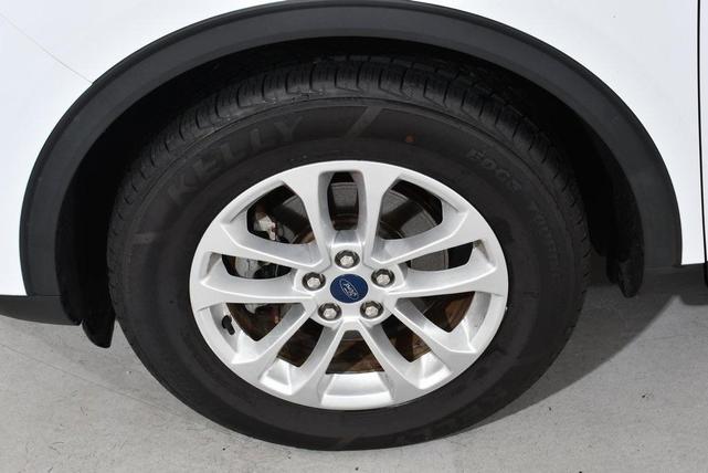 Photo of 2022 Oxford White Ford Escape
