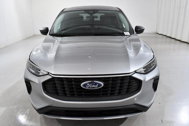 Photo of 2024 Iconic Silver Metallic Ford Escape