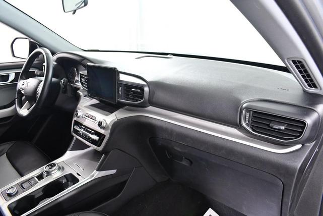 Photo of 2022 Iconic Silver Metallic Ford Explorer