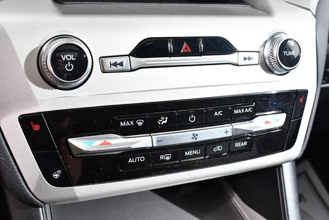 Photo of 2022 Iconic Silver Metallic Ford Explorer