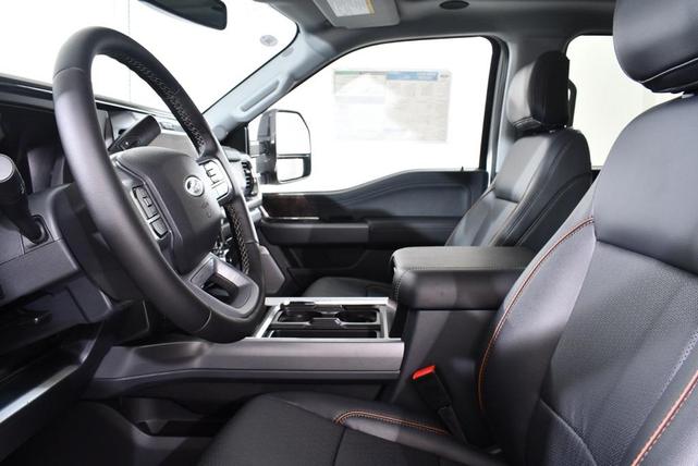 Photo of 2025 White Metallic Ford F-350