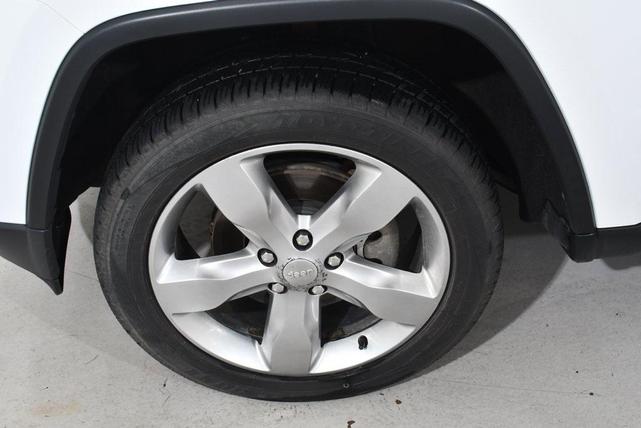 Photo of 2013 Bright White Clearcoat Jeep Grand Cherokee