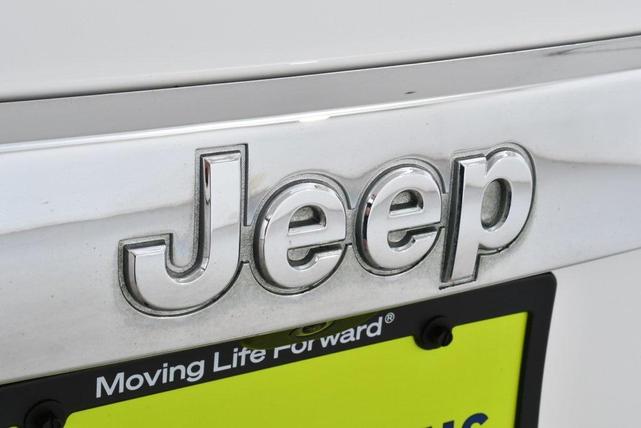 Photo of 2013 Bright White Clearcoat Jeep Grand Cherokee