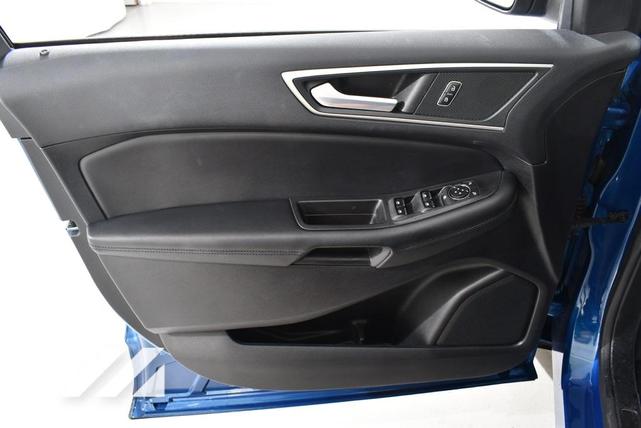 Photo of 2022 Atlas Blue Metallic Ford Edge