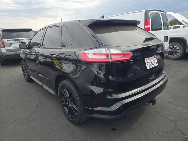 Photo of 2022 Agate Black Metallic Ford Edge