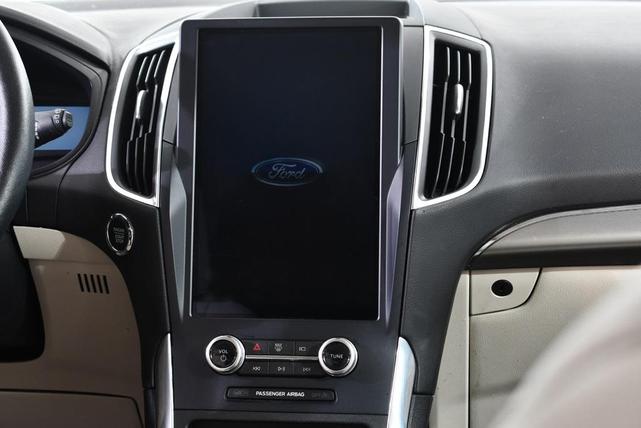 Photo of 2024 Black Metallic Ford Edge