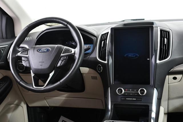 Photo of 2024 Black Metallic Ford Edge