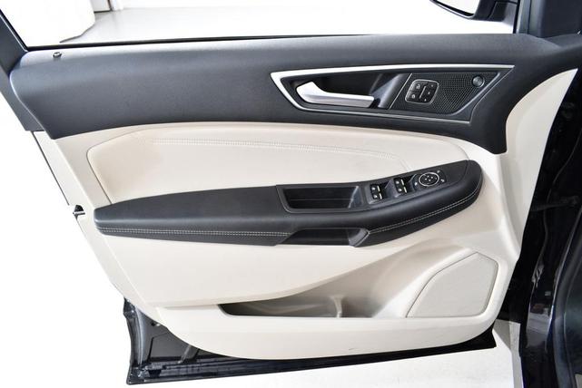 Photo of 2024 Black Metallic Ford Edge
