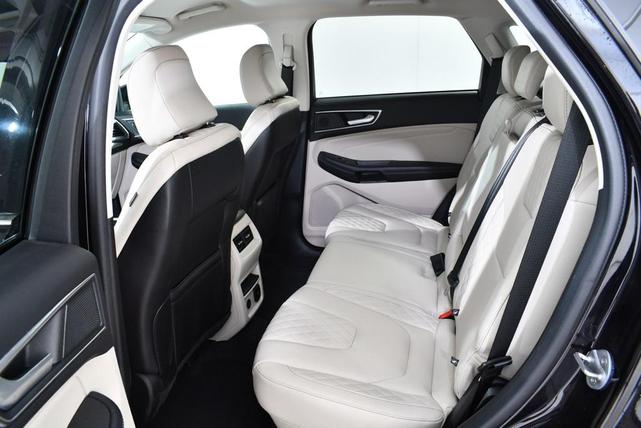 Photo of 2024 Black Metallic Ford Edge