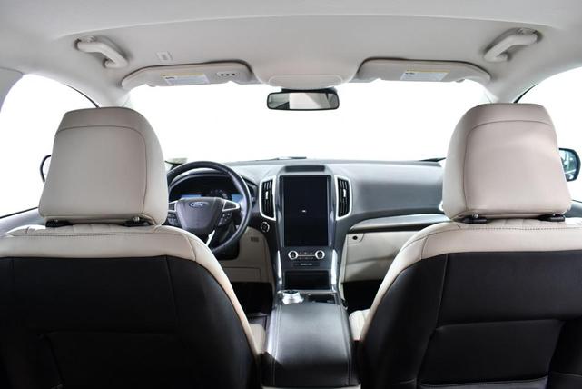 Photo of 2024 Black Metallic Ford Edge