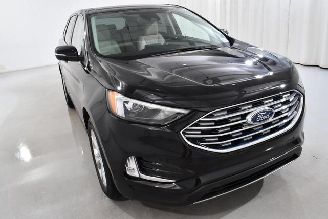 Photo of 2024 Black Metallic Ford Edge