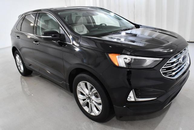 Photo of 2024 Black Metallic Ford Edge