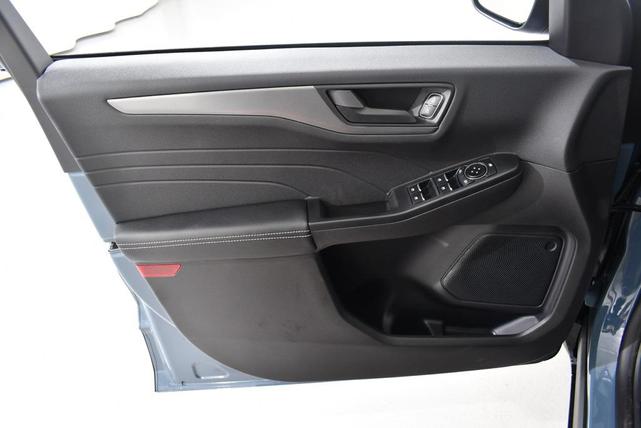 Photo of 2025 Vapor Blue Ford Escape