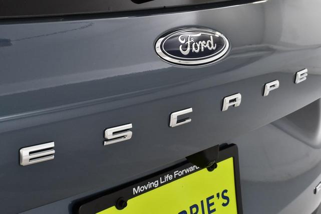Photo of 2025 Vapor Blue Ford Escape