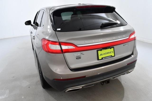 Photo of 2016 Luxe Metallic Lincoln MKX