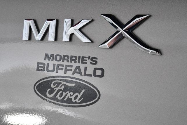 Photo of 2016 Luxe Metallic Lincoln MKX