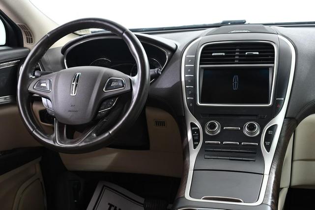Photo of 2016 Luxe Metallic Lincoln MKX