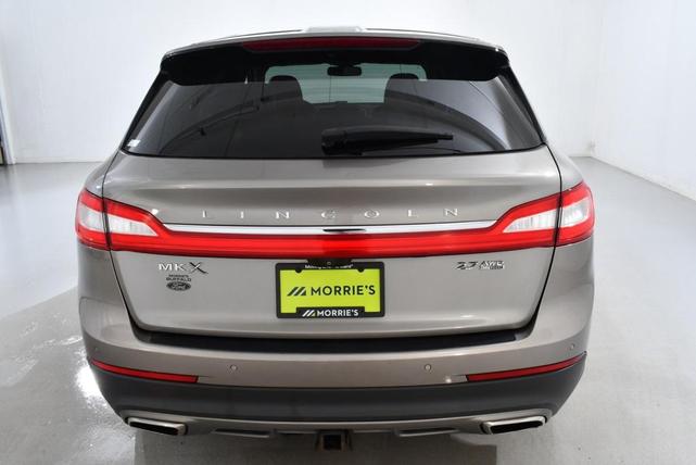 Photo of 2016 Luxe Metallic Lincoln MKX