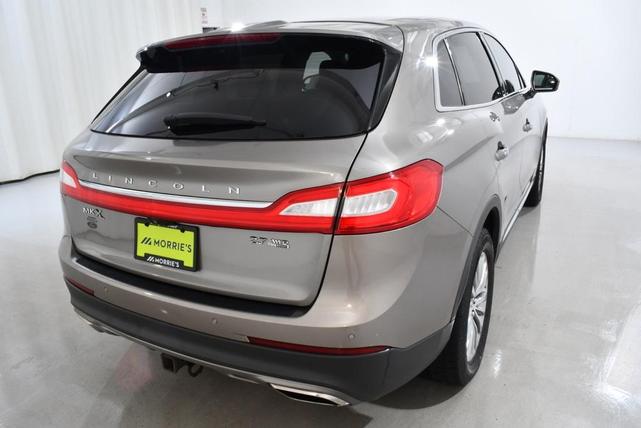 Photo of 2016 Luxe Metallic Lincoln MKX