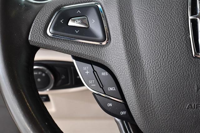 Photo of 2016 Luxe Metallic Lincoln MKX