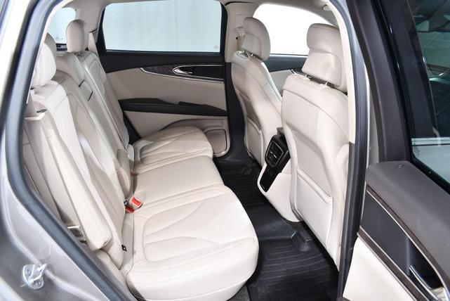 Photo of 2016 Luxe Metallic Lincoln MKX