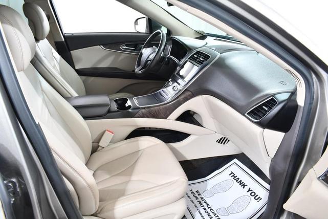 Photo of 2016 Luxe Metallic Lincoln MKX